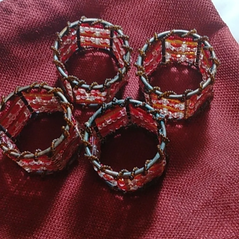 Set of 4 napkins and rings